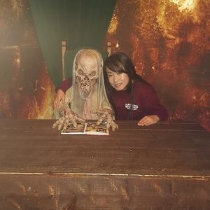 Meet your Posher, Thayeng-sally